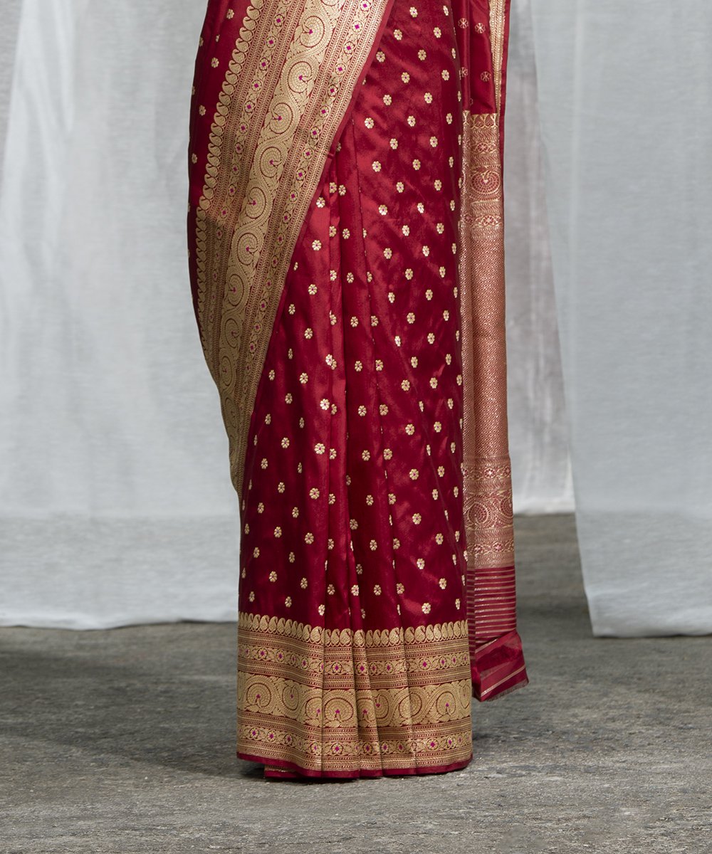 Maroon_Handloom_Kadhwa_Booti_Meenakari_Banarasi_Saree_With_Guldaudi_Boota_WeaverStory_04