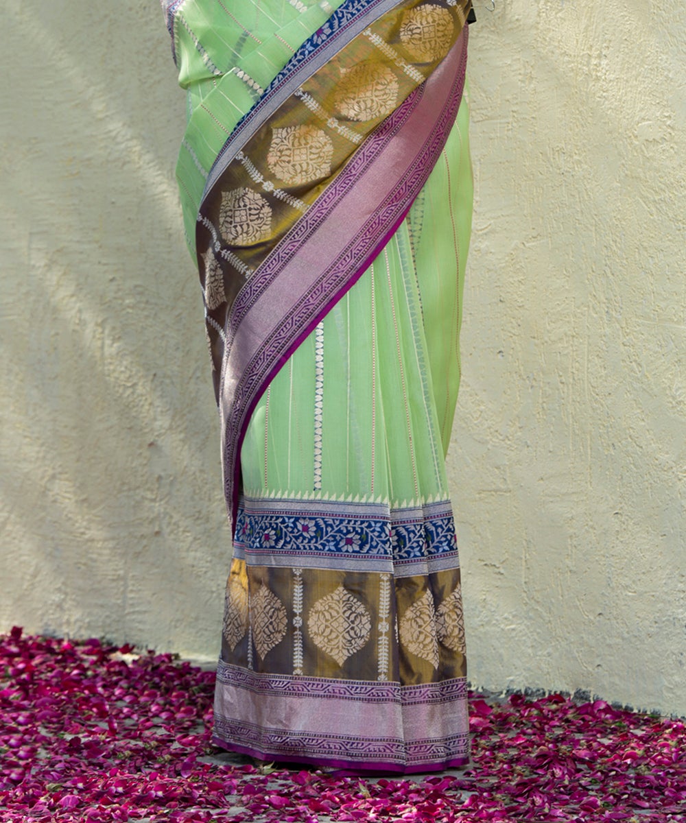 Neon_Green_Handloom_Kadhwa_Kora_Silk_Banarasi_Saree_With_Olive_And_Purple_Border_WeaverStory_04