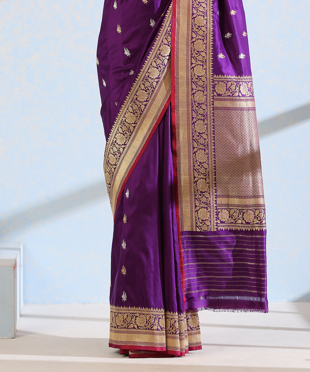 Purple_Handloom_Pure_Katan_Silk_Kadhwa_Booti_Banarasi_Saree_With_Red_Selvedge_WeaverStory_04