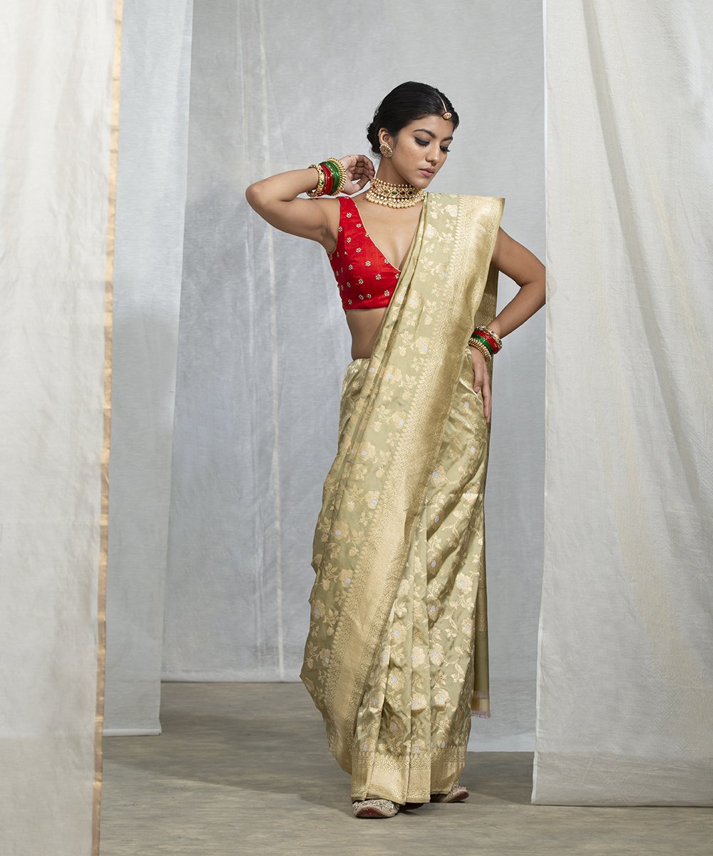 Beige_Gold_Handloom_Banarasi_Sona_Rupa_Kadhwa_Jangla_Saree_WeaverStory_02
