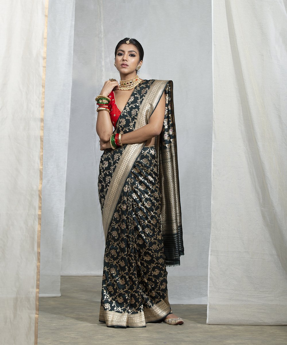 Handloom_Bottle_Green_Banarasi_Pure_Katan_Silk_Saree_with_Floral_and_Leaf_Jaal_WeaverStory_02