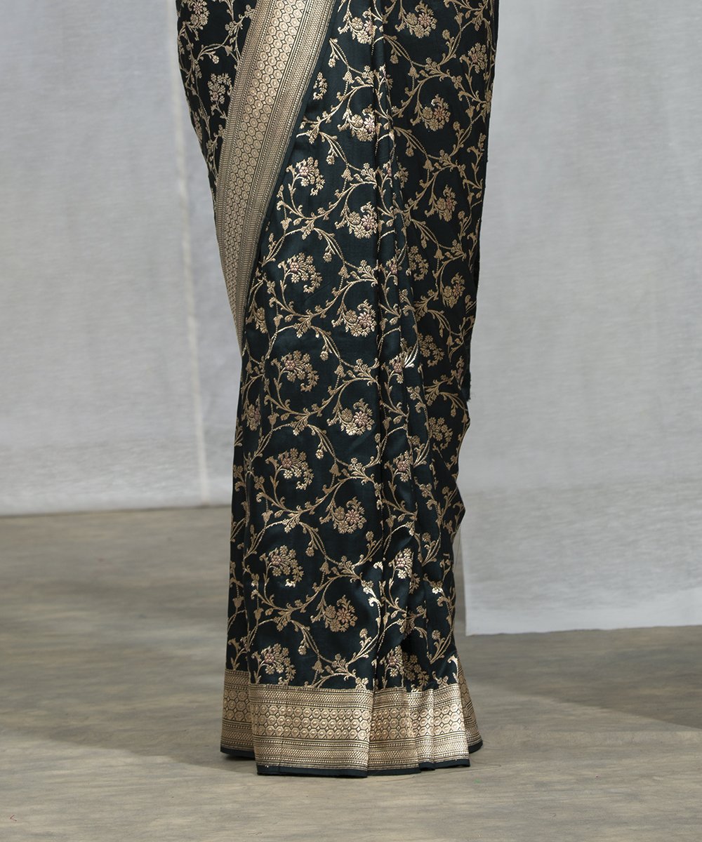 Handloom_Bottle_Green_Banarasi_Pure_Katan_Silk_Saree_with_Floral_and_Leaf_Jaal_WeaverStory_04