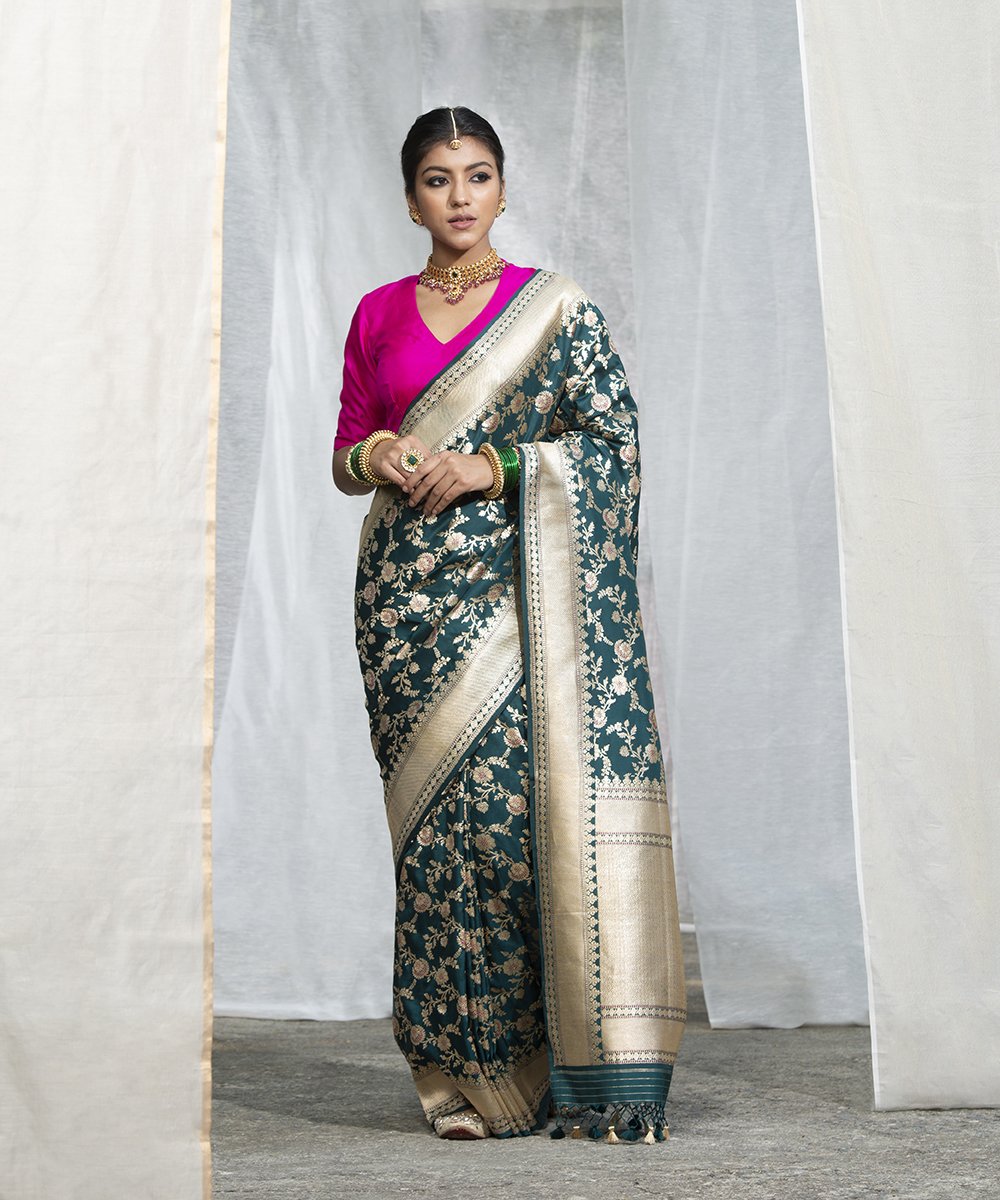 Emerald_Green_Handloom_Pure_Katan_Silk_Banarasi_Saree_With_Red_Meenakari_WeaverStory_02