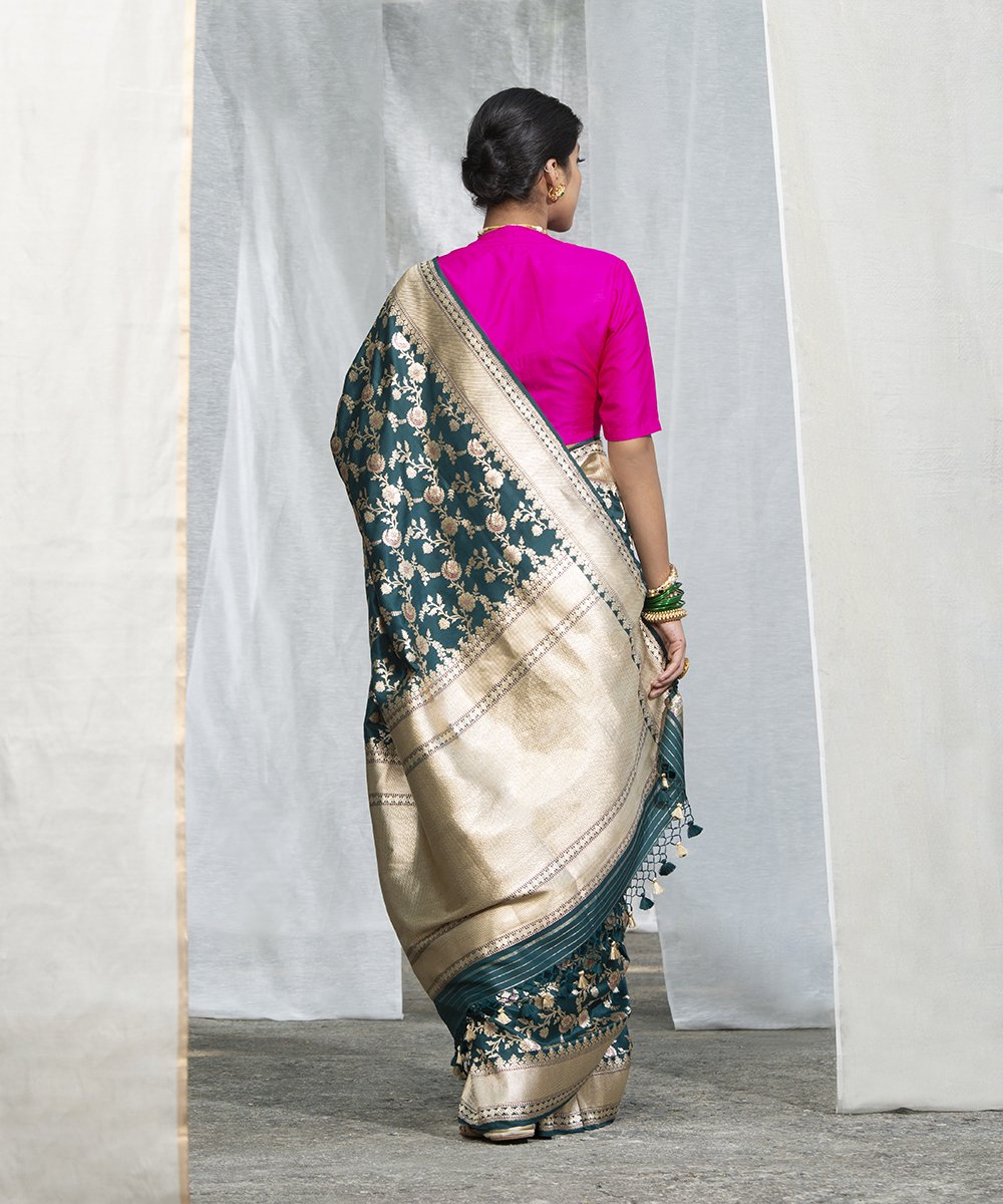 Emerald_Green_Handloom_Pure_Katan_Silk_Banarasi_Saree_With_Red_Meenakari_WeaverStory_03