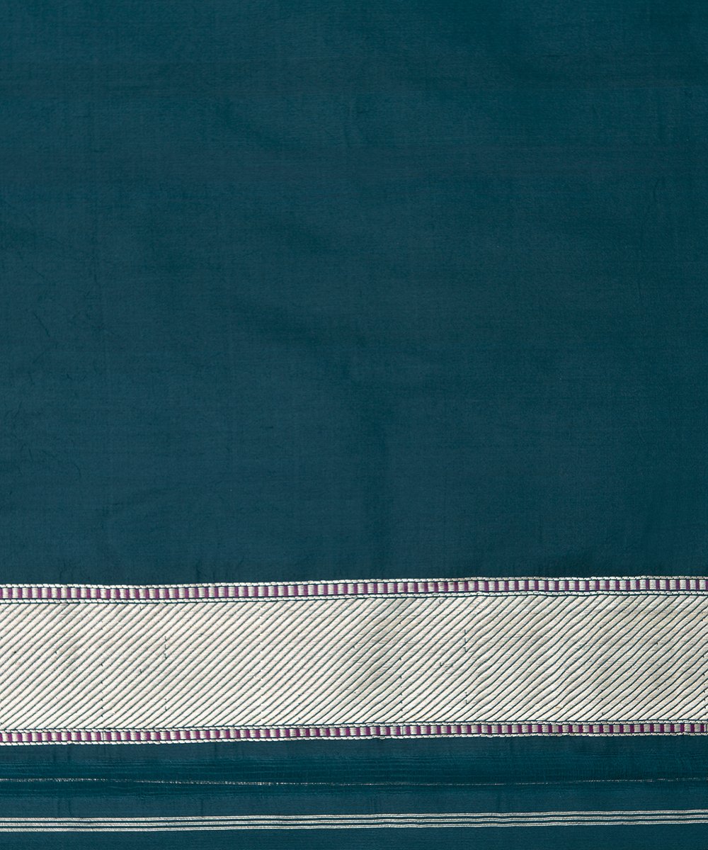 Emerald_Green_Handloom_Pure_Katan_Silk_Banarasi_Saree_With_Red_Meenakari_WeaverStory_05
