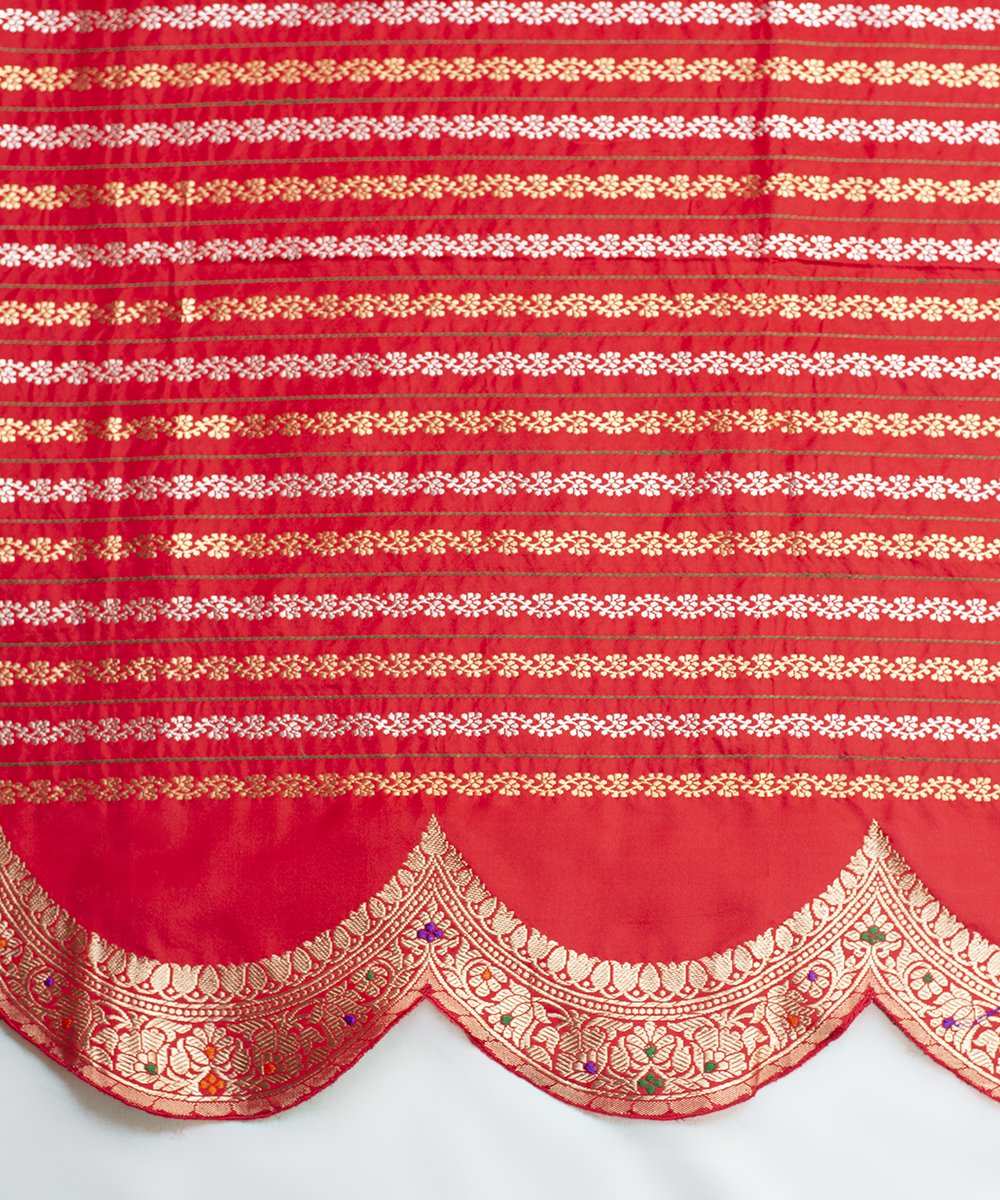 Wine_Handloom_Scallop_Border_Katan_Silk_Banarasi_Saree_With_Red_Meenakari_WeaverStory_05