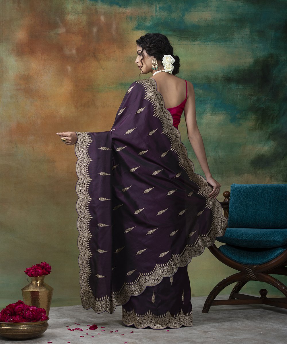 Handloom_Purple_Katan_Silk_Scallop_Border_Banarasi_Saree_With_Leaf_Booti_WeaverStory_03