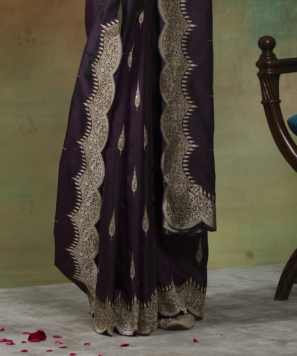 Handloom_Purple_Katan_Silk_Scallop_Border_Banarasi_Saree_With_Leaf_Booti_WeaverStory_04