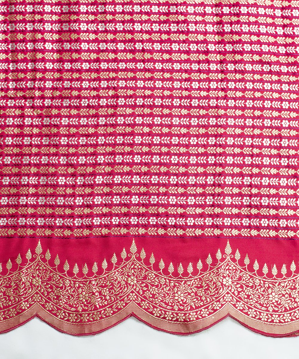 Handloom_Purple_Katan_Silk_Scallop_Border_Banarasi_Saree_With_Leaf_Booti_WeaverStory_05