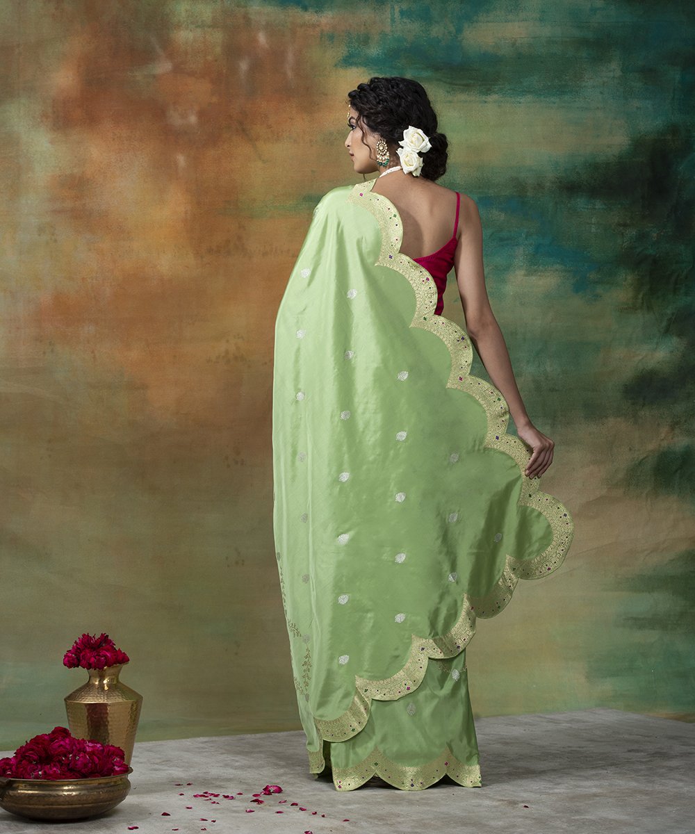 Handloom_Pista_Green_Katan_Silk_Scallop_Border_Banarasi_Saree_With_Purple_Blouse_WeaverStory_03