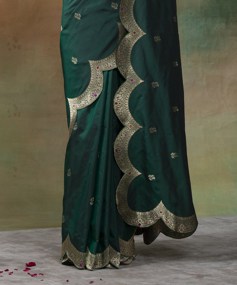 Green_Handloom_Scallop_Border_Katan_Silk_Banarasi_Saree_With_Green_Blouse_WeaverStory_04