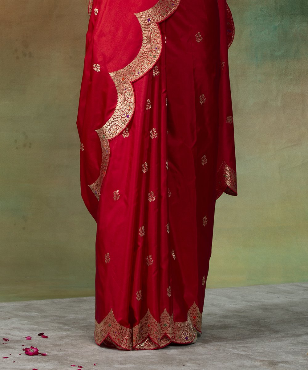 Handloom_Red_Scallop_Border_Banarasi_Saree_With_Meenakari_Border_WeaverStory_04