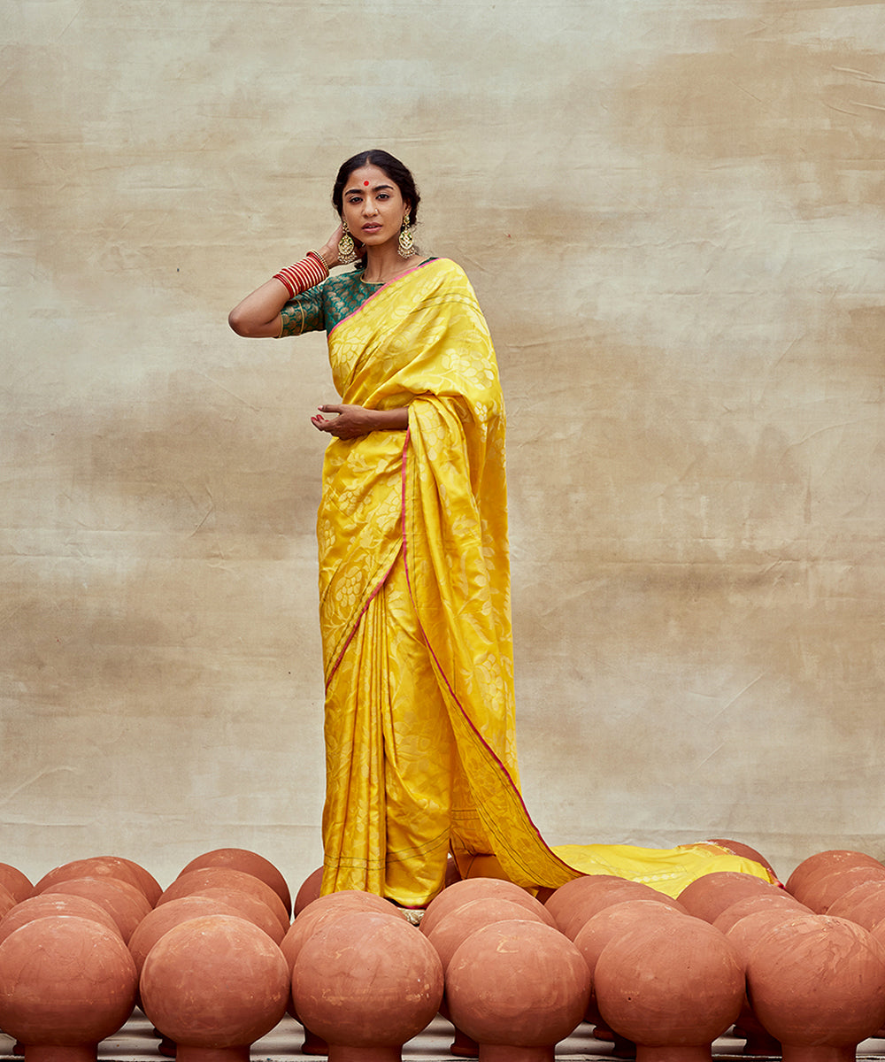 Yellow_Handloom_Real_Zari_Pure_Katan_Silk_Pitambari_Banarasi_Saree_WeaverStory_03