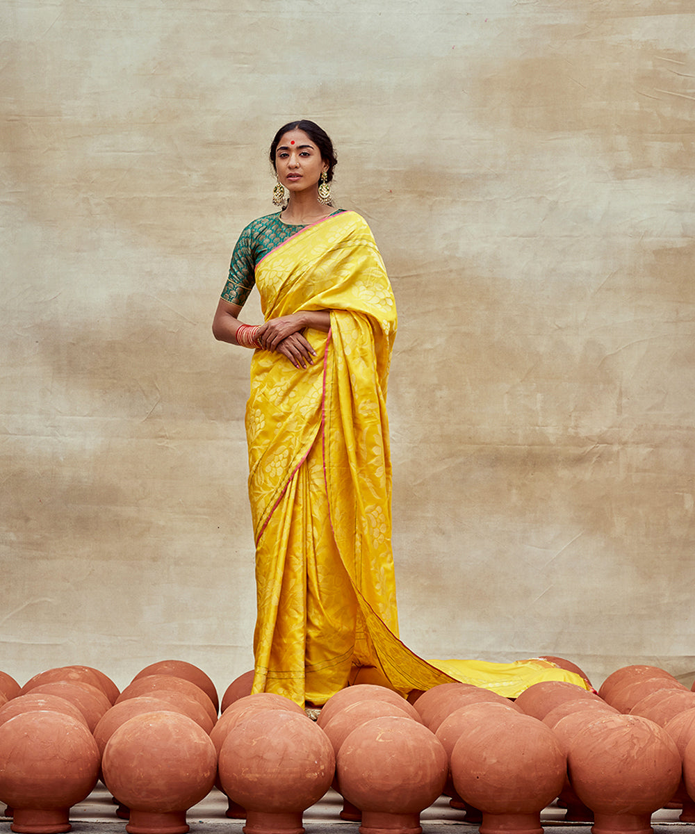 Yellow_Handloom_Real_Zari_Pure_Katan_Silk_Pitambari_Banarasi_Saree_WeaverStory_04