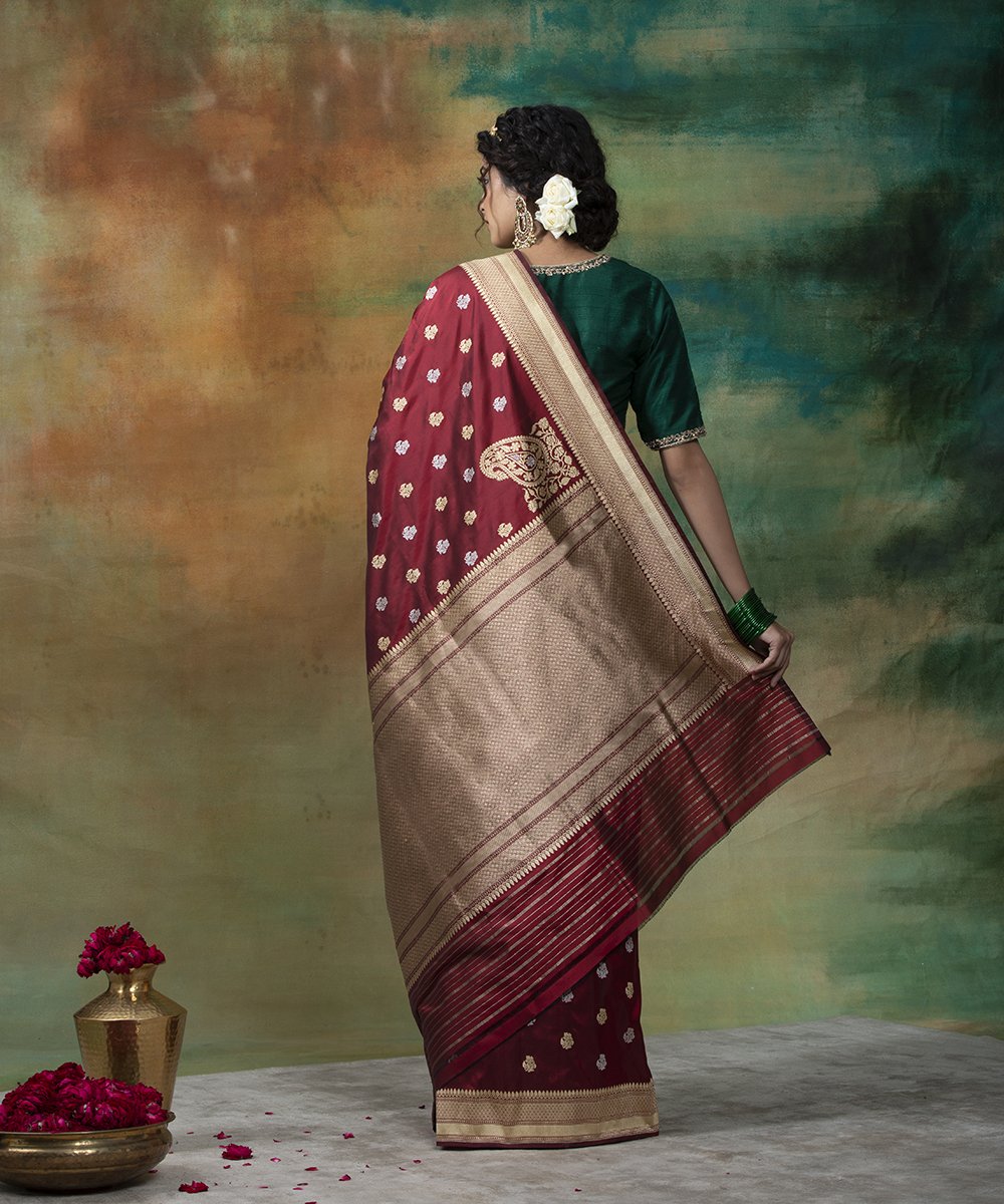 Handloom_Maroon_And_Black_Mughlai_Booti_Banarasi_Saree_With_Konia_Design_WeaverStory_03