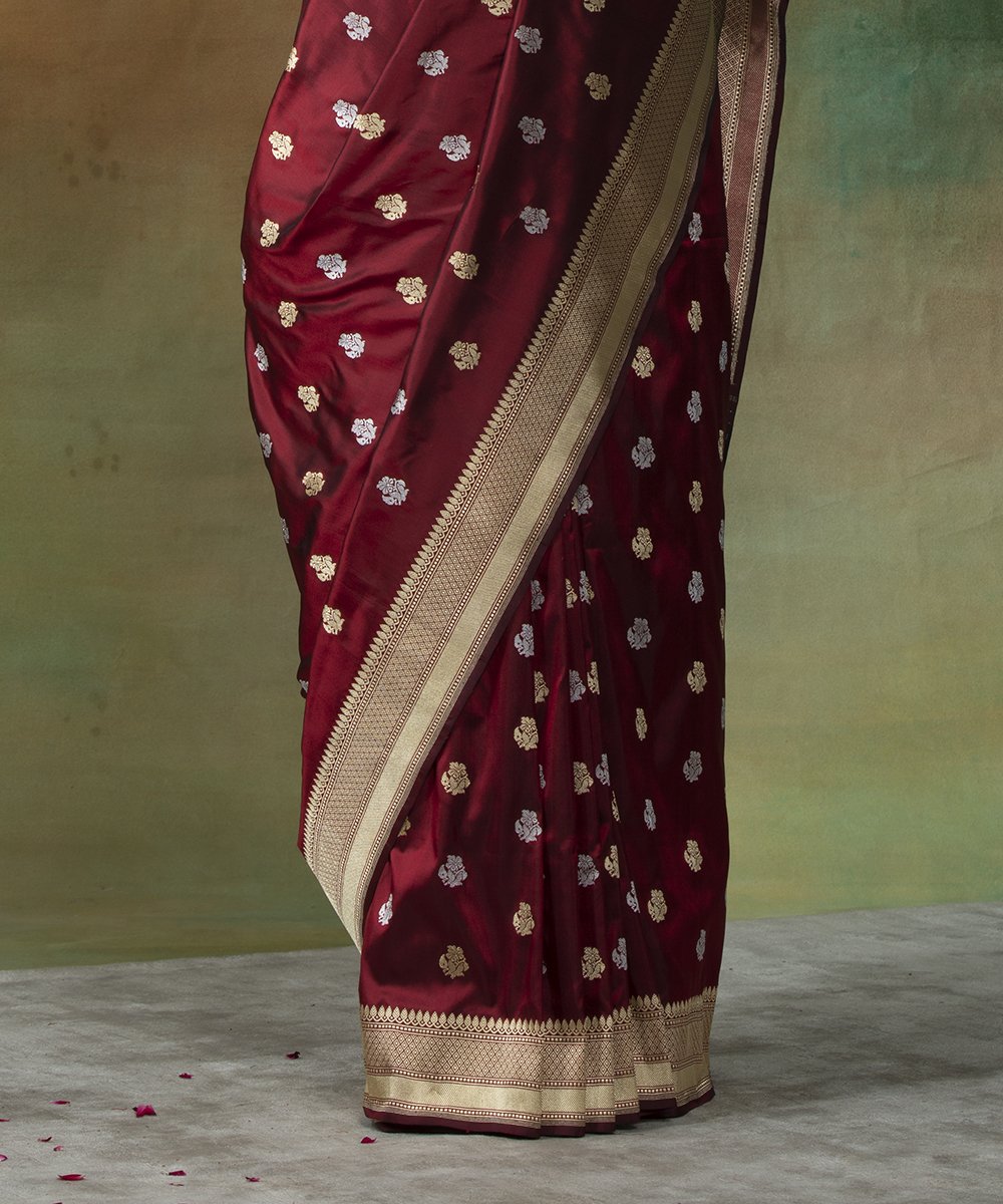 Handloom_Maroon_And_Black_Mughlai_Booti_Banarasi_Saree_With_Konia_Design_WeaverStory_04