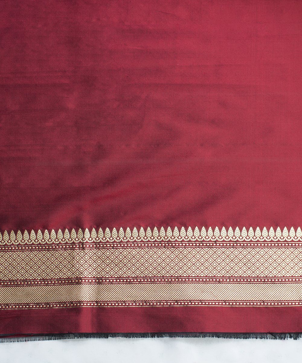 Handloom_Maroon_And_Black_Mughlai_Booti_Banarasi_Saree_With_Konia_Design_WeaverStory_05