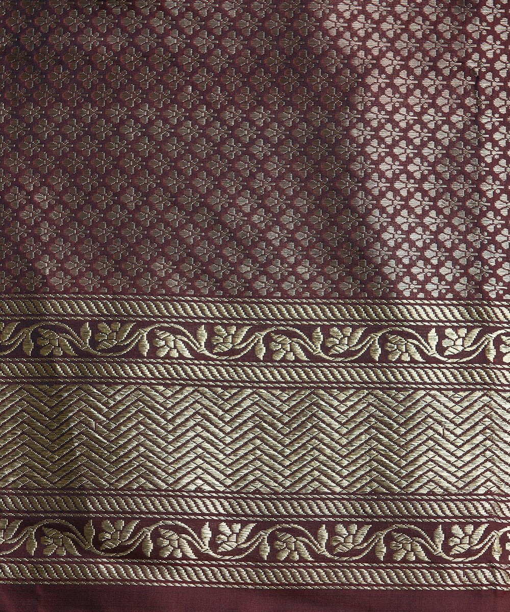 Handloom_Maroon_And_Black_Dual_Tone_Kadhwa_Border_Saree_With_Brocade_Blouse_WeaverStory_05