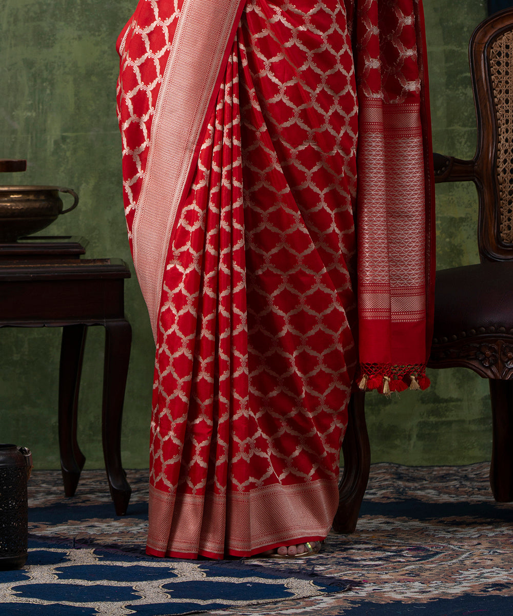 Red_Handloom_Pure_Katan_Silk_Banarasi_Saree_with_Cutwork_Mughal_Jaal_WeaverStory_04