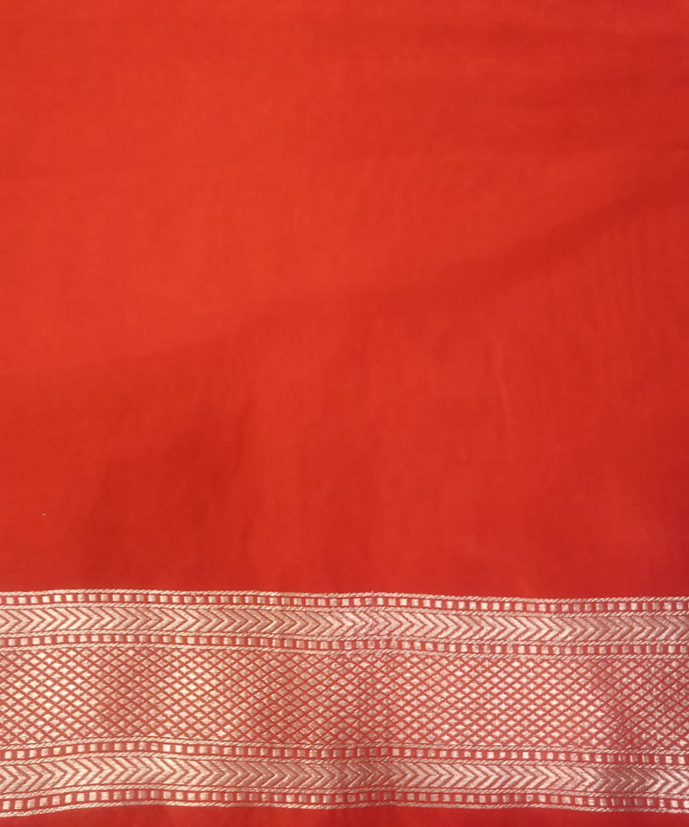 Red_Handloom_Pure_Katan_Silk_Banarasi_Saree_with_Cutwork_Mughal_Jaal_WeaverStory_05