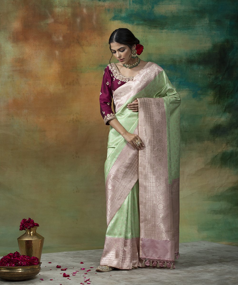 Handloom_Katan_Silk_Sea_Green_Kadhiyal_Banarasi_Wasket_Saree_With_Peach_Border_WeaverStory_02
