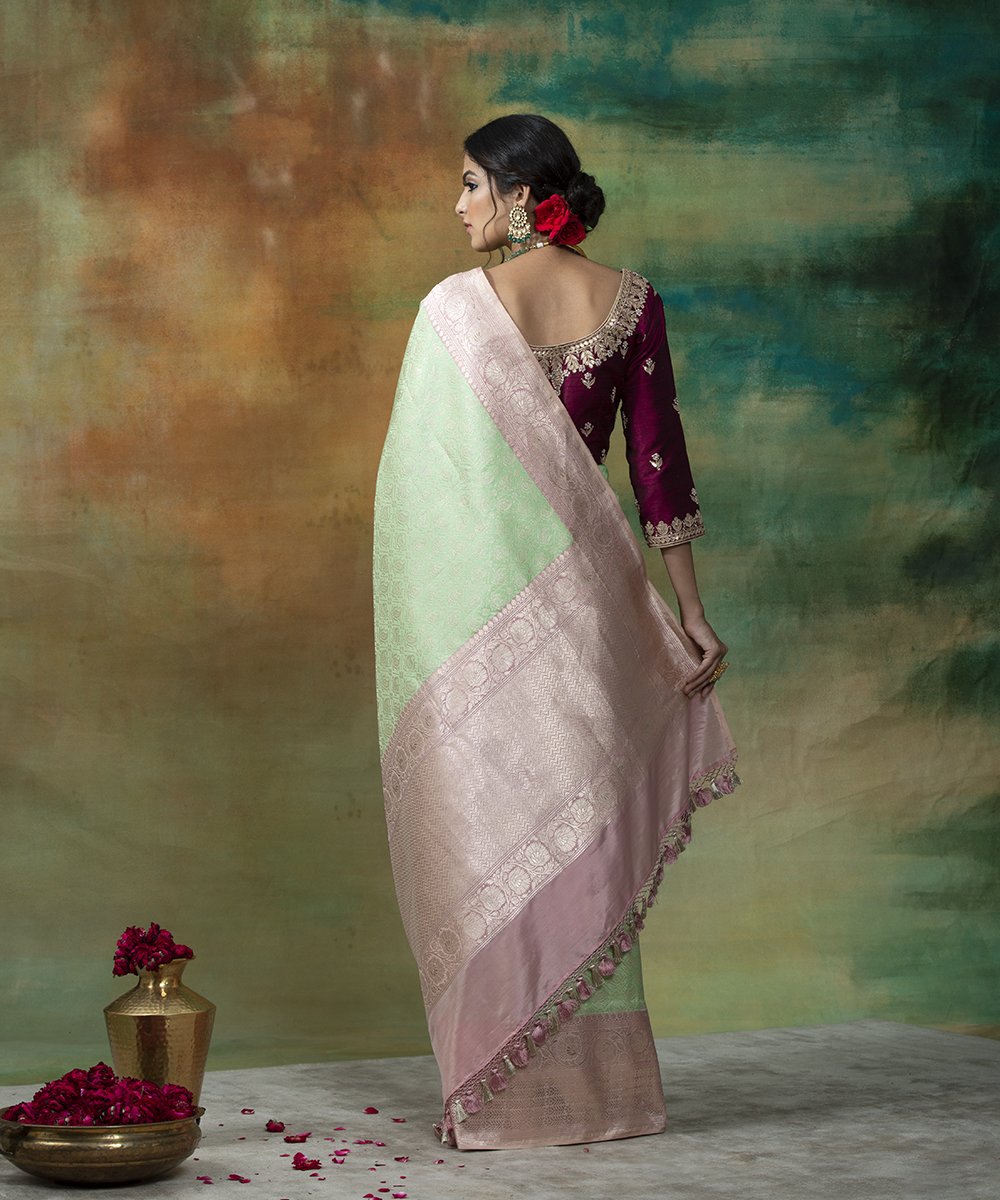 Handloom_Katan_Silk_Sea_Green_Kadhiyal_Banarasi_Wasket_Saree_With_Peach_Border_WeaverStory_03