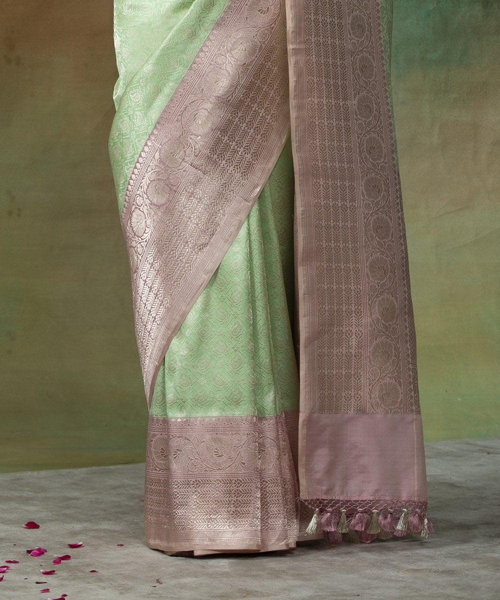 Handloom_Katan_Silk_Sea_Green_Kadhiyal_Banarasi_Wasket_Saree_With_Peach_Border_WeaverStory_04