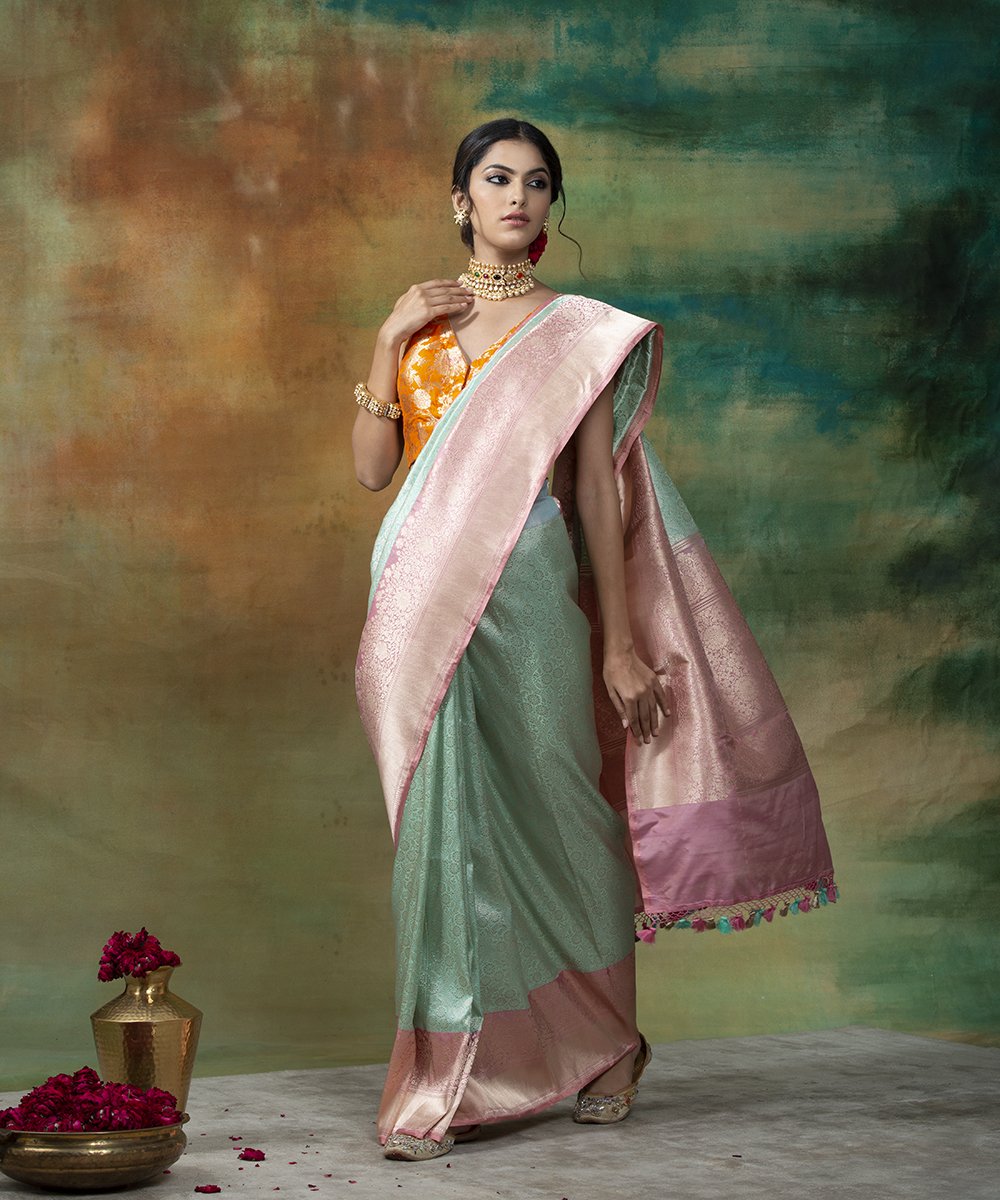 Light_Blue_Handloom_Kadhiyal_Wasket_Banarasi_Saree_With_Pink_Border_WeaverStory_02
