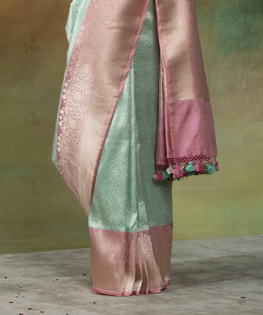 Light_Blue_Handloom_Kadhiyal_Wasket_Banarasi_Saree_With_Pink_Border_WeaverStory_04