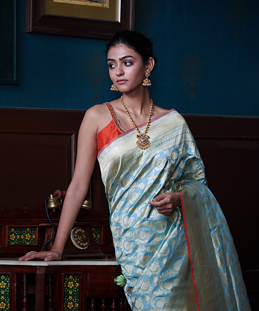 Powder_Blue_Handloom_Pure_Katan_Silk_Banarasi_Saree_With_Kadhwa_Jaal_And_Red_Selvedge_WeaverStory_01