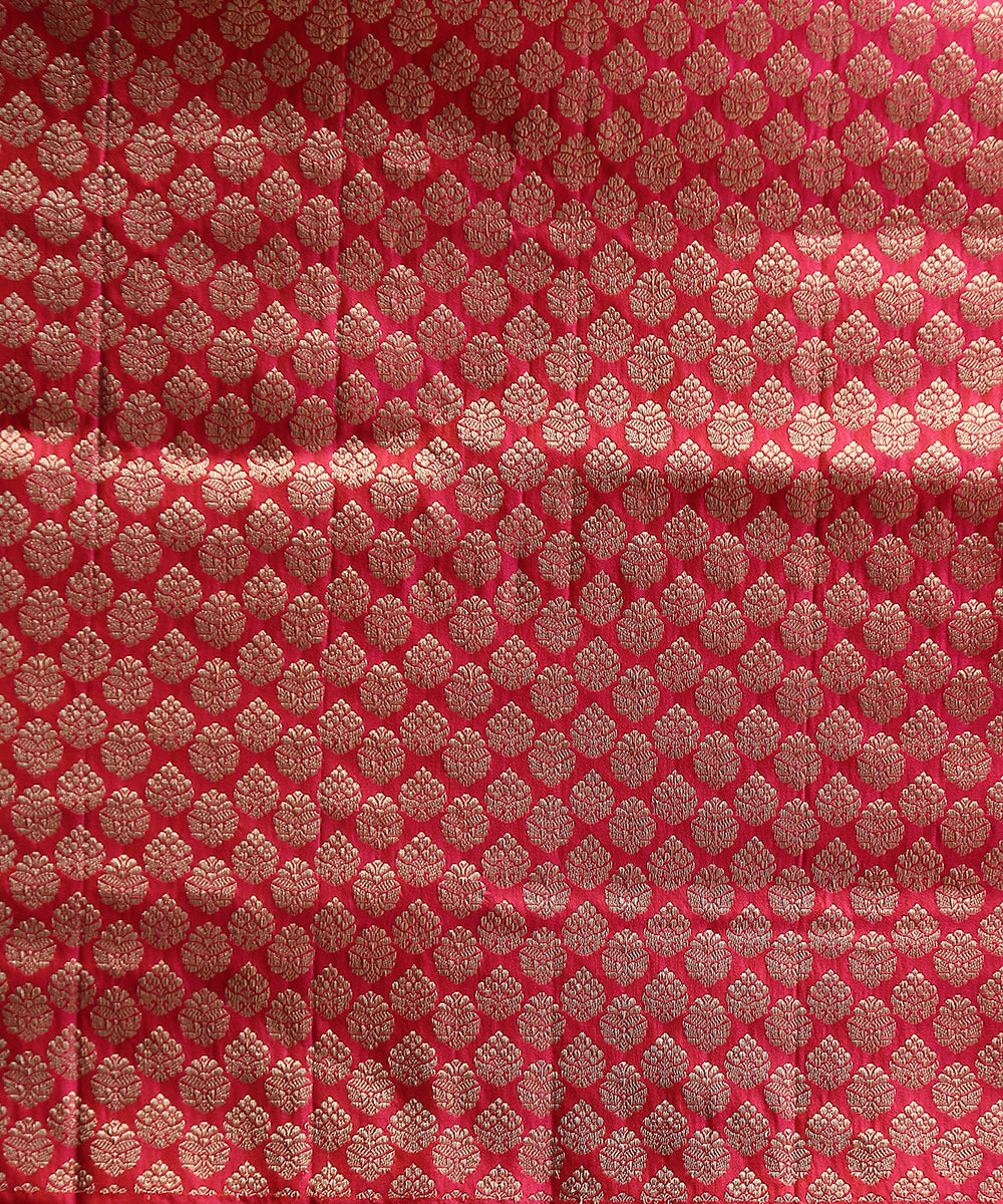 Handloom_Pink_And_Orange_Dual_Tone_Pure_Katan_Silk_Banarasi_Saree_with_Kadhwa_Booti_WeaverStory_05