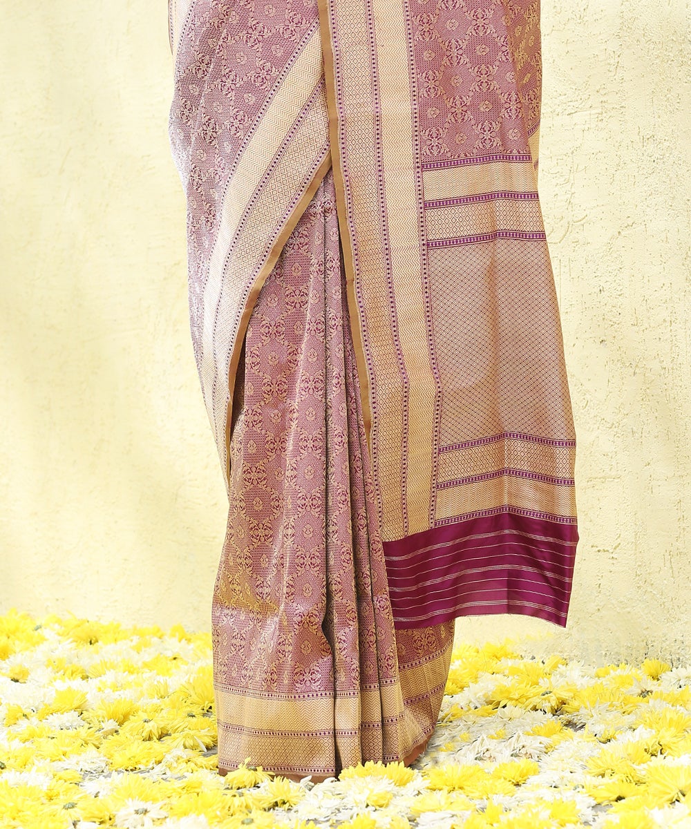 Handloom_Purple_Pure_Katan_Silk_Zari_Tanchoi_Banarasi_Saree_With_Green_Selvedge_WeaverStory_04