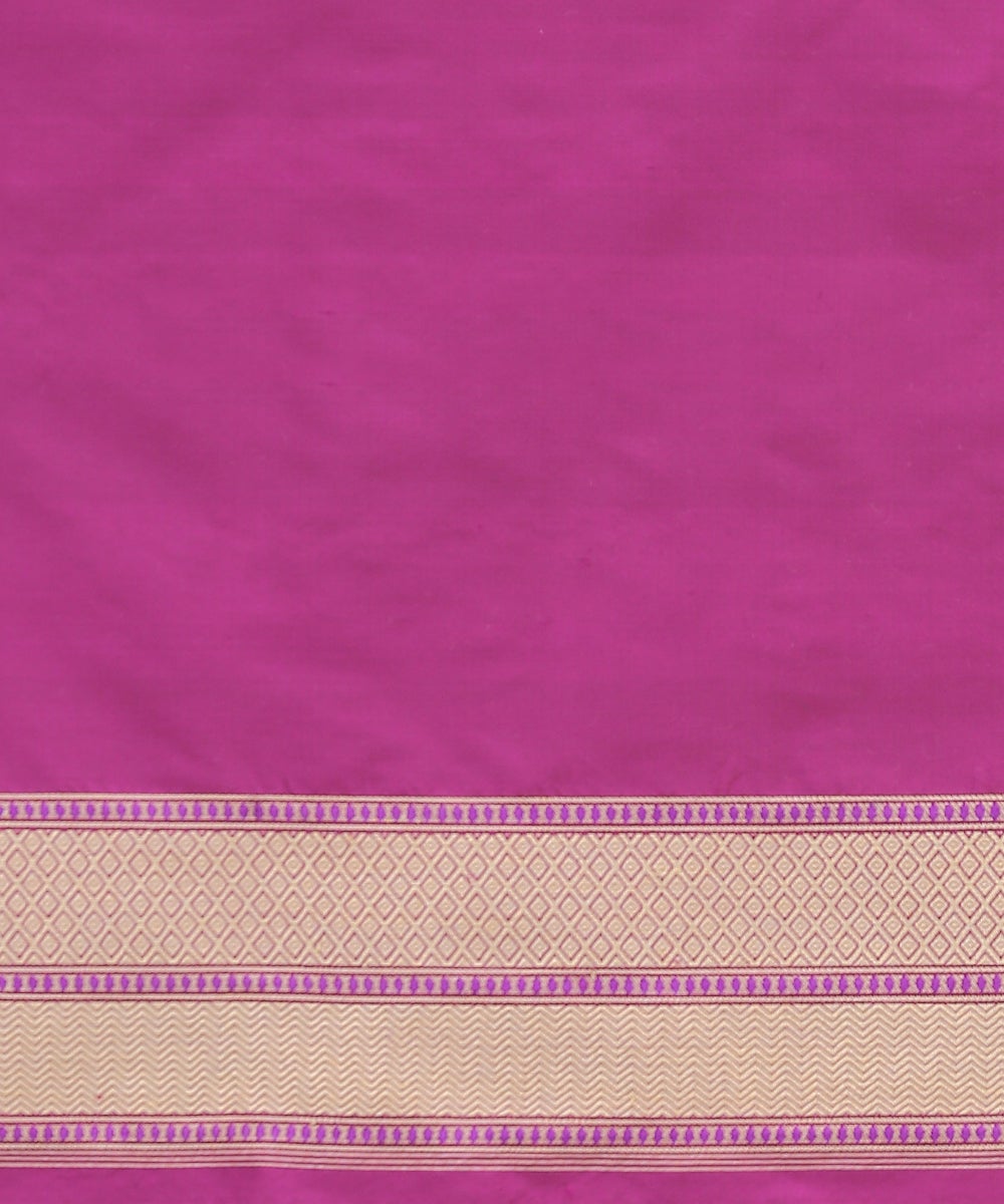 Handloom_Purple_Pure_Katan_Silk_Zari_Tanchoi_Banarasi_Saree_With_Green_Selvedge_WeaverStory_05