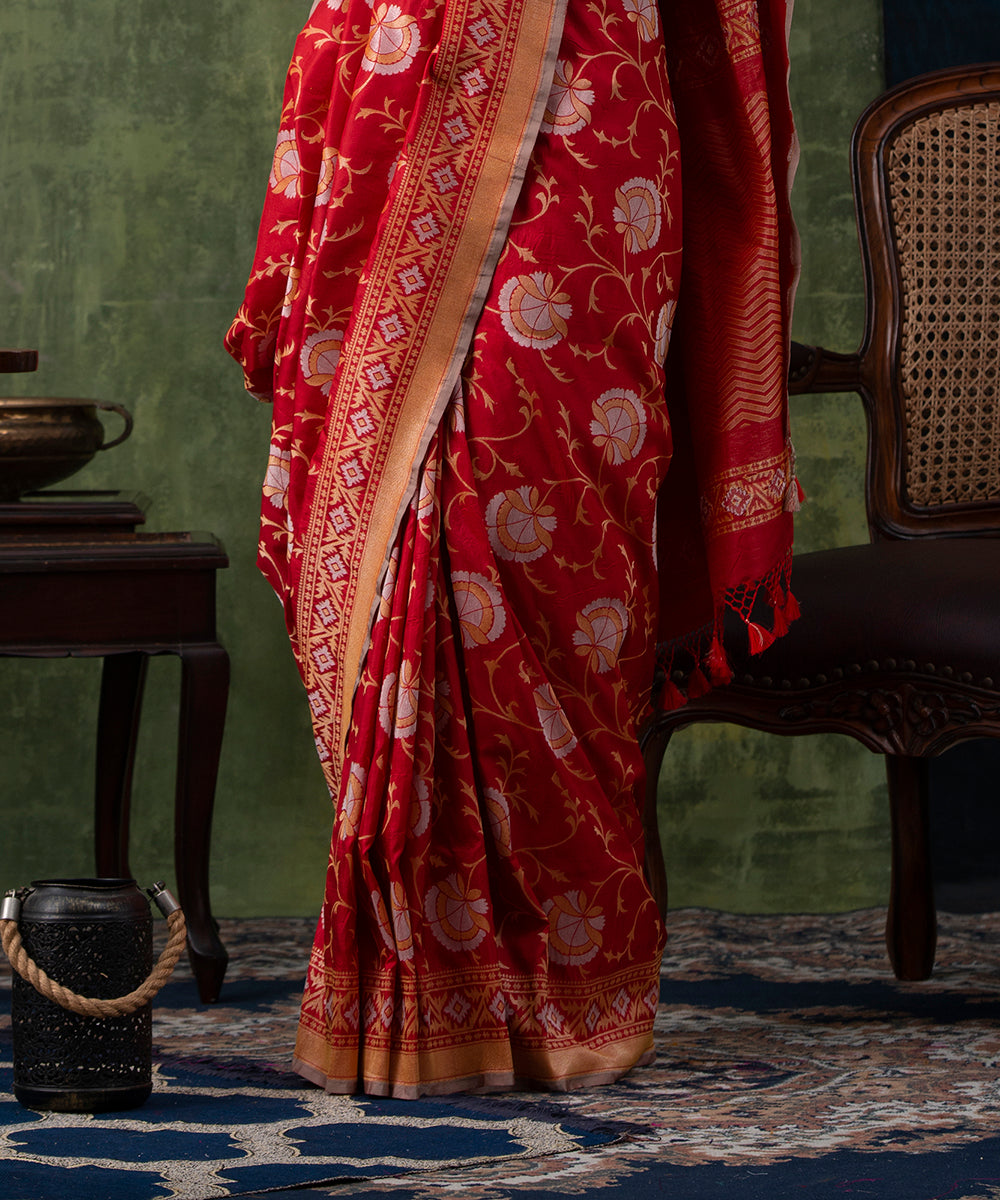 Red_Handloom_Pure_Katan_Silk_Banarasi_Saree_with_Cutwork_Jamdani_Weave_WeaverStory_04