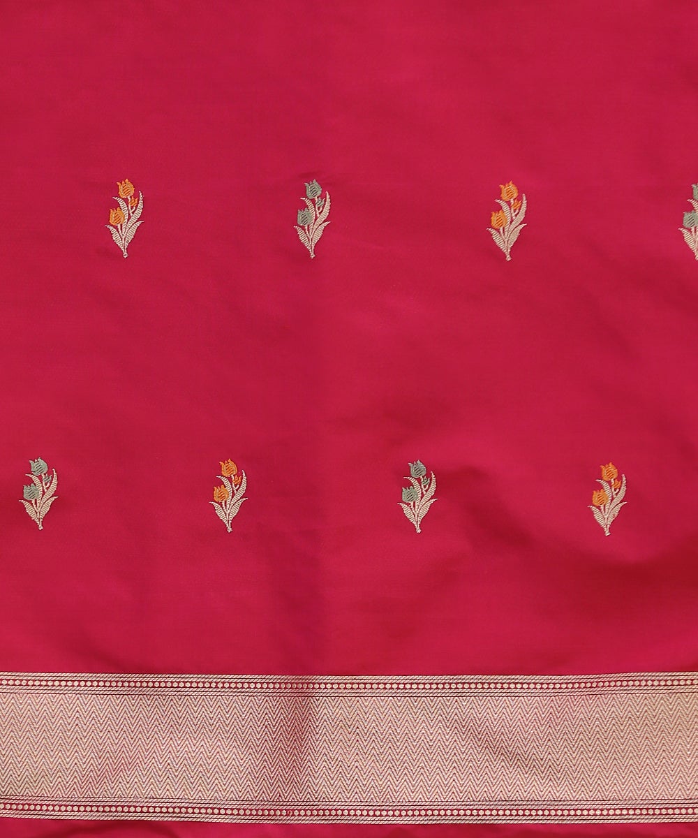 Red_Handloom_Zari_Tanchoi_Pure_Katan_Silk_Banarasi_Saree_With_Kadhwa_Blouse_WeaverStory_05