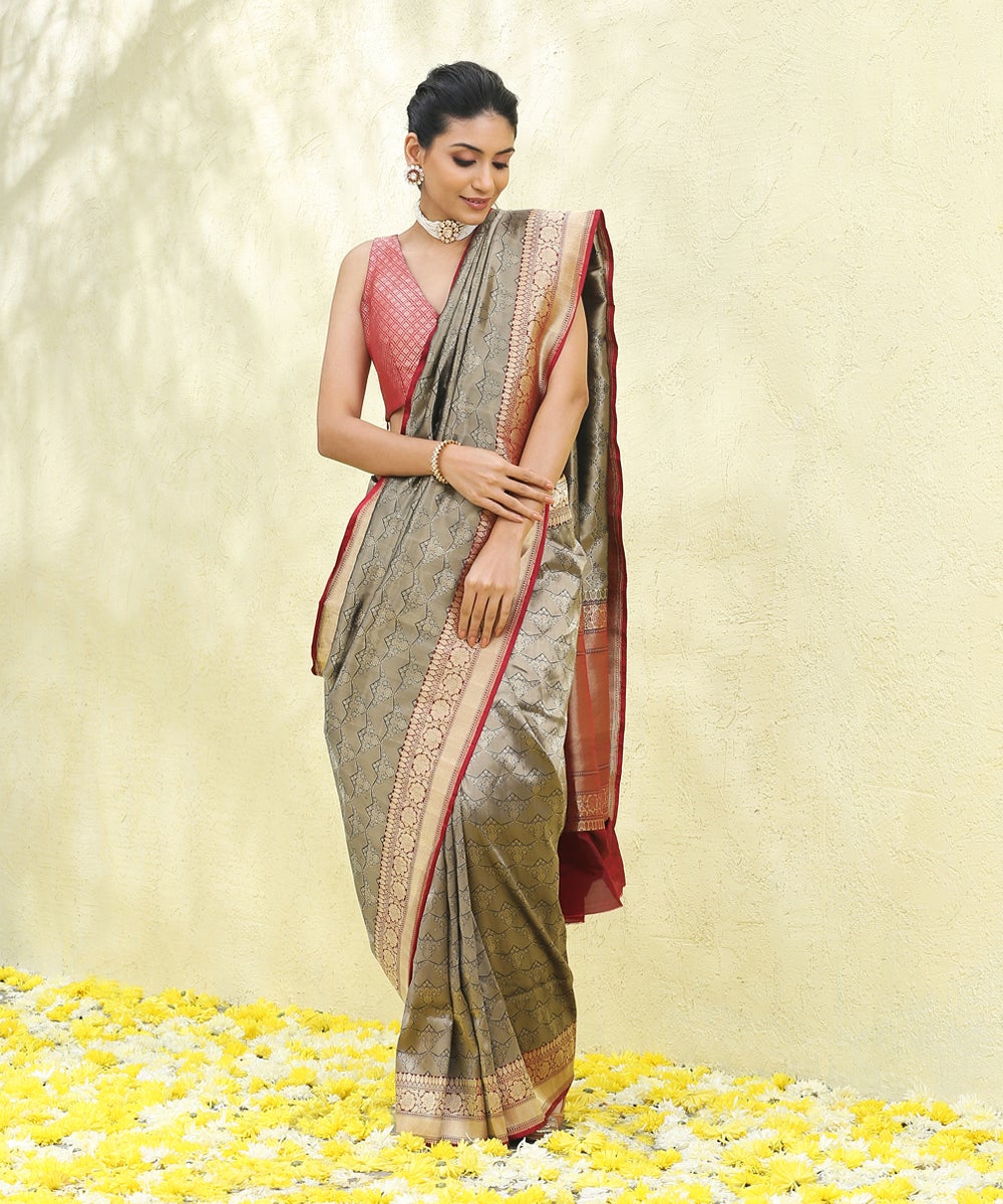 Handloom_Black_Zari_Tanchoi_Banarasi_Saree_With_Kadhiyal_Pink_Border_WeaverStory_02