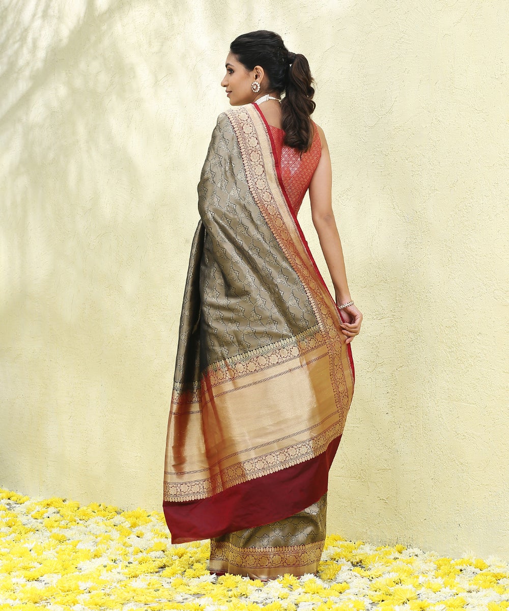 Handloom_Black_Zari_Tanchoi_Banarasi_Saree_With_Kadhiyal_Pink_Border_WeaverStory_03