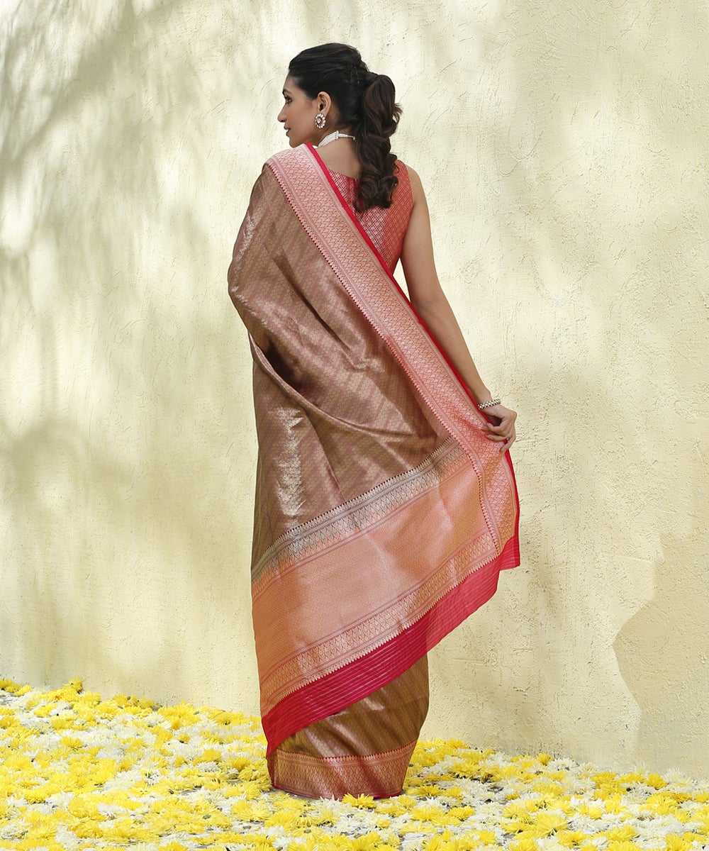 Wine_Handloom_Zari_Tanchoi_Banarasi_SareeWith_Kadhwa_Blouse_And_Kadhiyal_Red_Border_WeaverStory_03