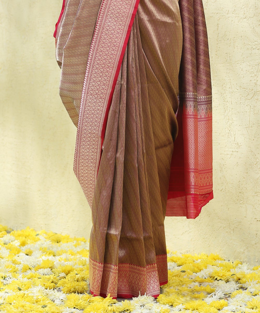 Wine_Handloom_Zari_Tanchoi_Banarasi_SareeWith_Kadhwa_Blouse_And_Kadhiyal_Red_Border_WeaverStory_04