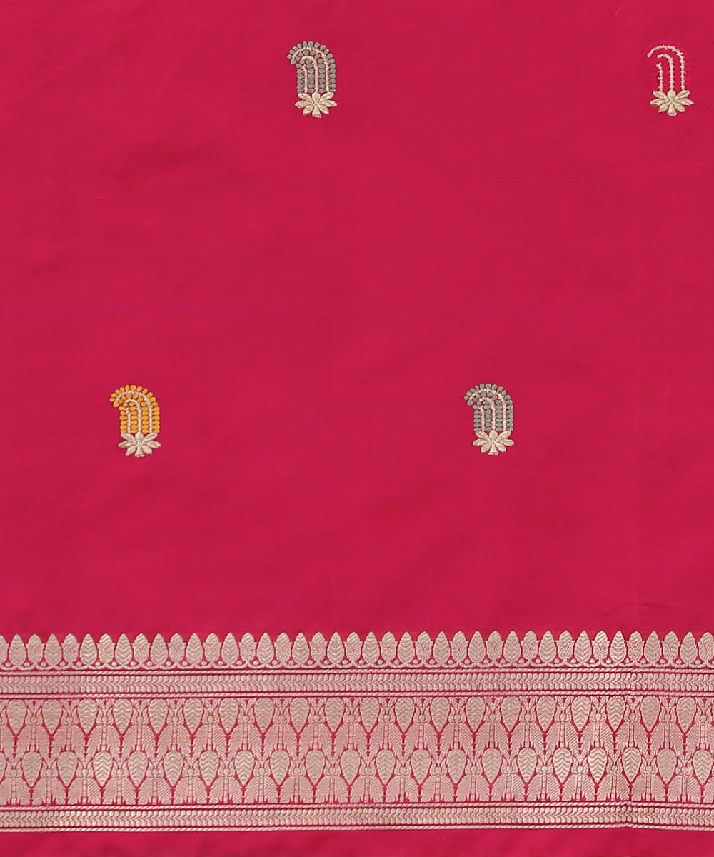 Wine_Handloom_Zari_Tanchoi_Banarasi_SareeWith_Kadhwa_Blouse_And_Kadhiyal_Red_Border_WeaverStory_05