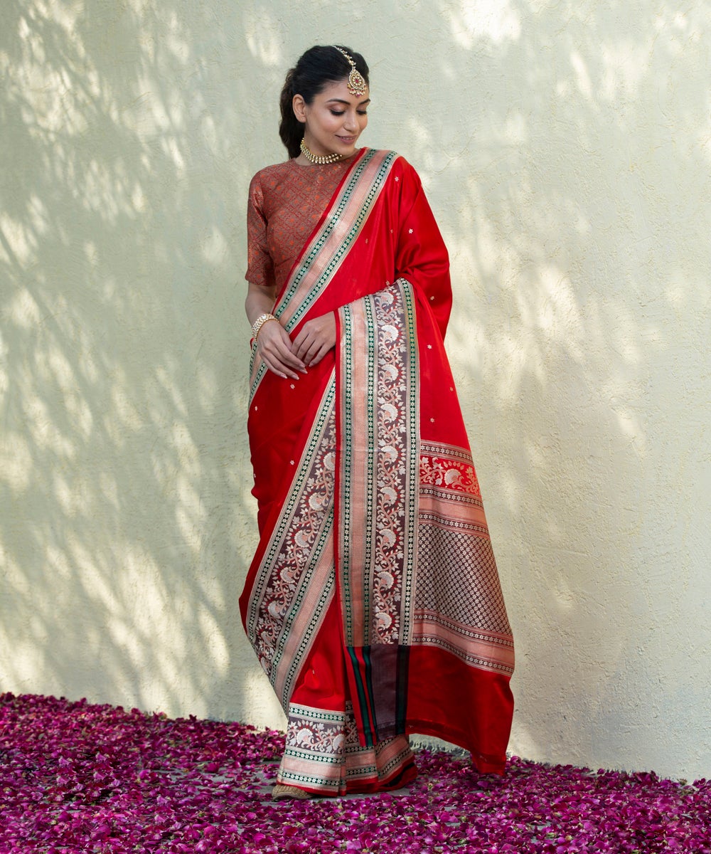Handloom_Red_Pure_Satin_Silk_Banarasi_Saree_With_Grey_And_Green_Kadhwa_Meenakari_Border_WeaverStory_02