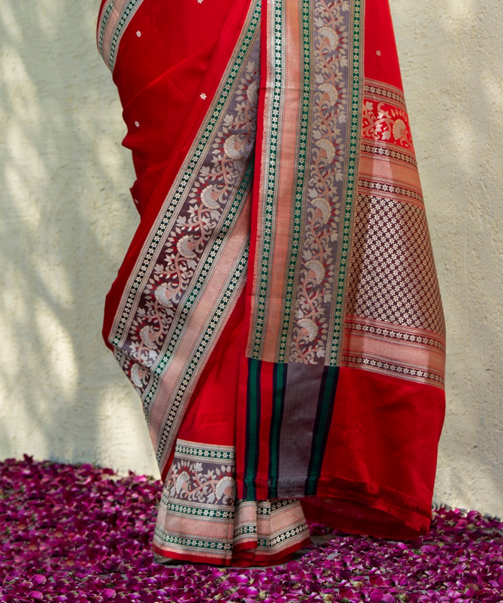 Handloom_Red_Pure_Satin_Silk_Banarasi_Saree_With_Grey_And_Green_Kadhwa_Meenakari_Border_WeaverStory_04