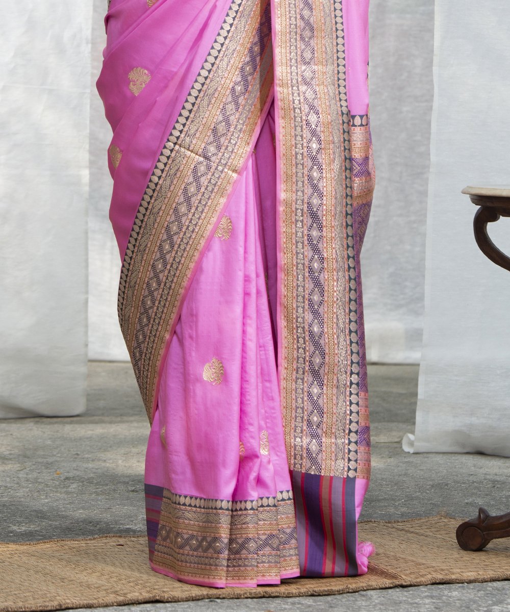 Handloom_Candy_Pink_Soft_Katan_Silk_Banarasi_Saree_With_Kadhwa_Booti_And_Grey_And_Purple_Meenakari_Border_WeaverStory_04
