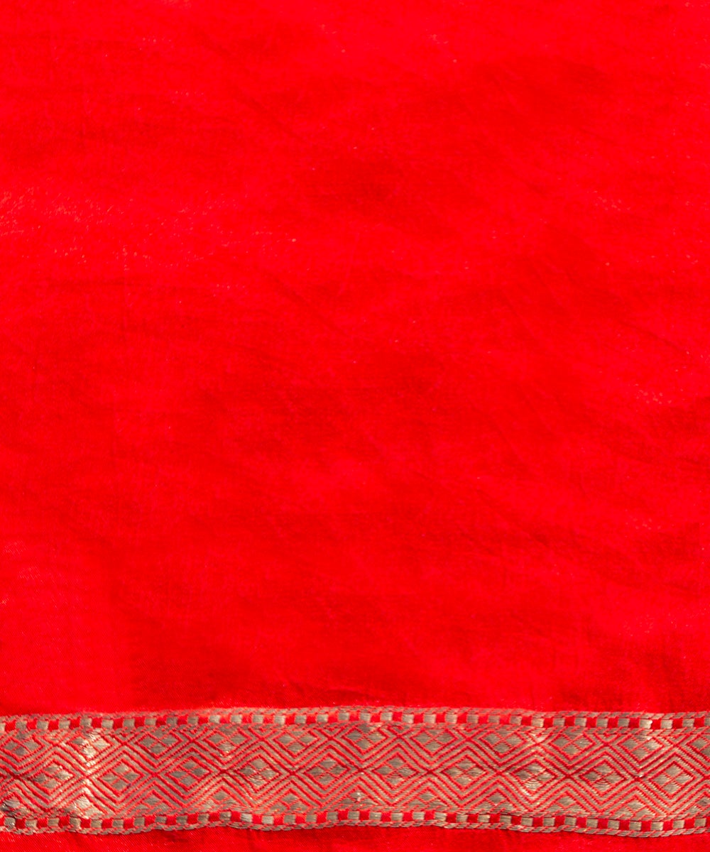 Red_Handloom_Gajji_Silk_Banarasi_Saree_With_Kadhwa_Zari_Boota_And_Blue_Selvedge_WeaverStory_05