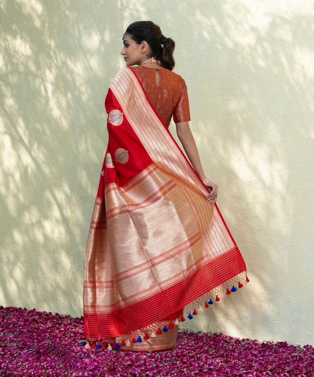 Red_Handloom_Katan_Silk_Banarasi_Saree_with_Kadhwa_Anaar_Boota_and_Broad_Gold_Zari_Border_WeaverStory_03