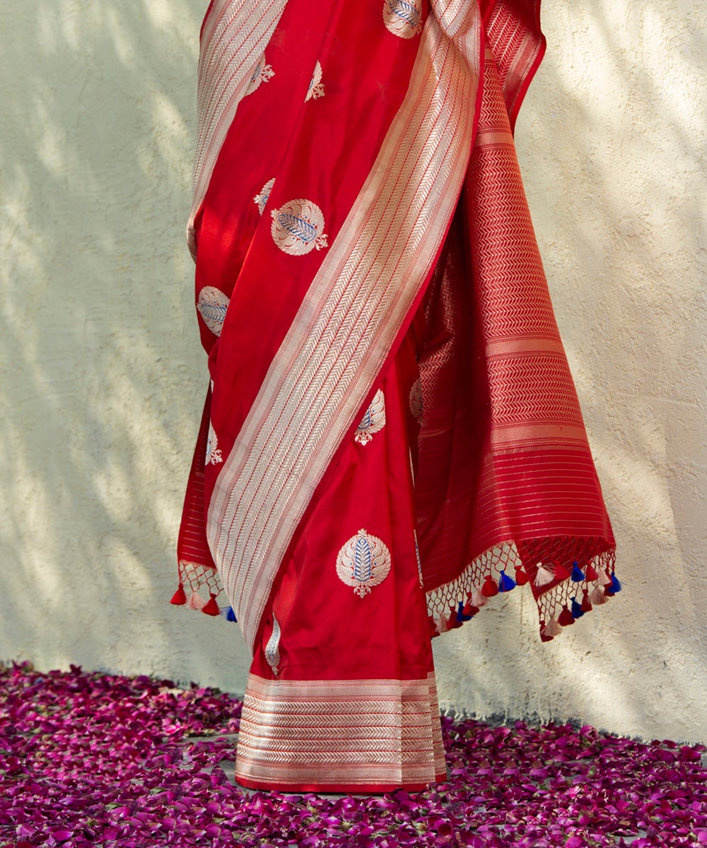 Red_Handloom_Katan_Silk_Banarasi_Saree_with_Kadhwa_Anaar_Boota_and_Broad_Gold_Zari_Border_WeaverStory_04