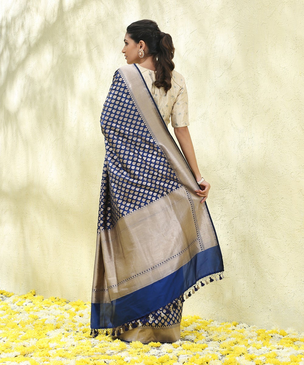 Handloom_Midnight_Blue_Pure_Katan_Silk_Banarasi_Saree_with_Cutwork_Booti_WeaverStory_03