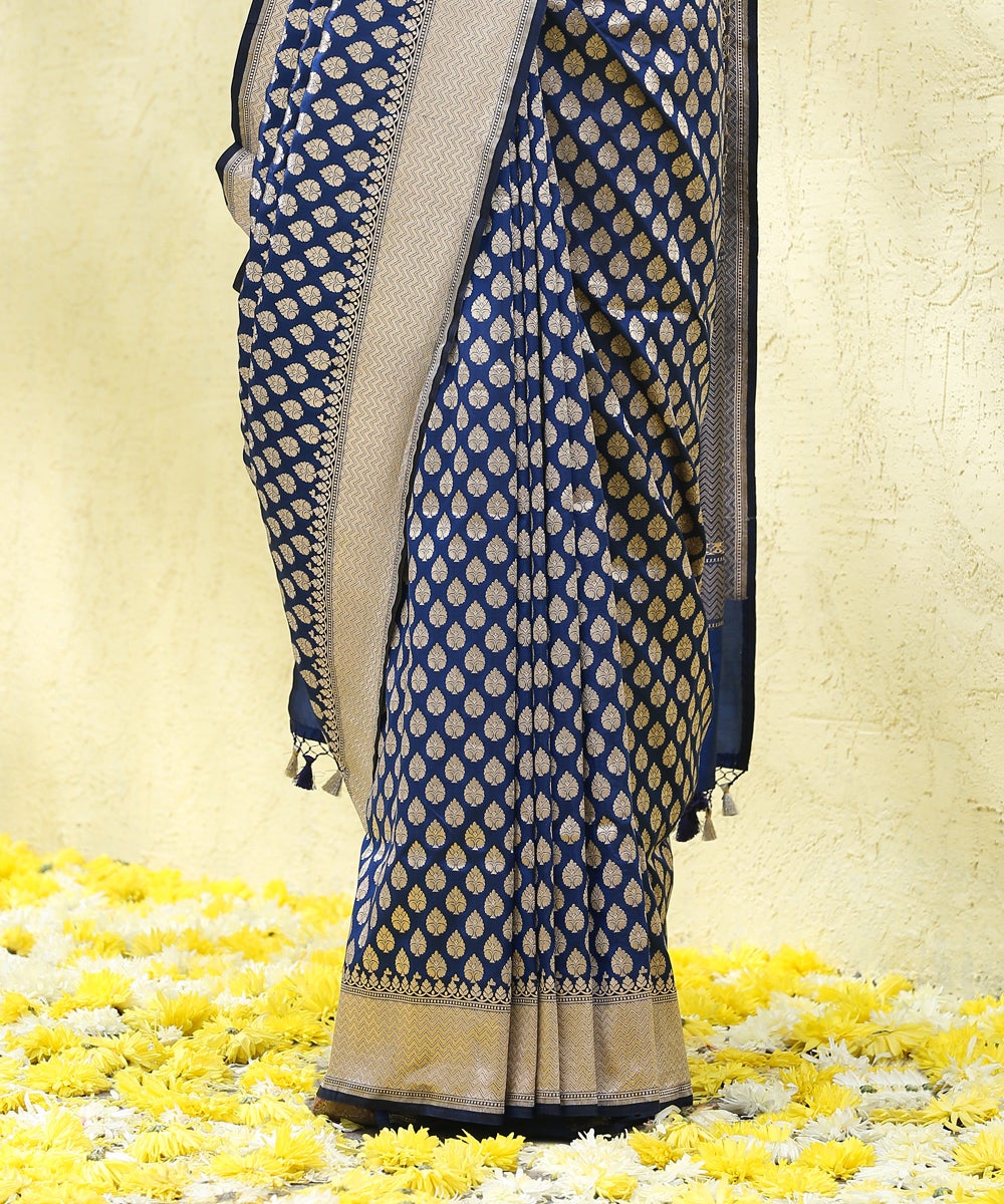 Handloom_Midnight_Blue_Pure_Katan_Silk_Banarasi_Saree_with_Cutwork_Booti_WeaverStory_04