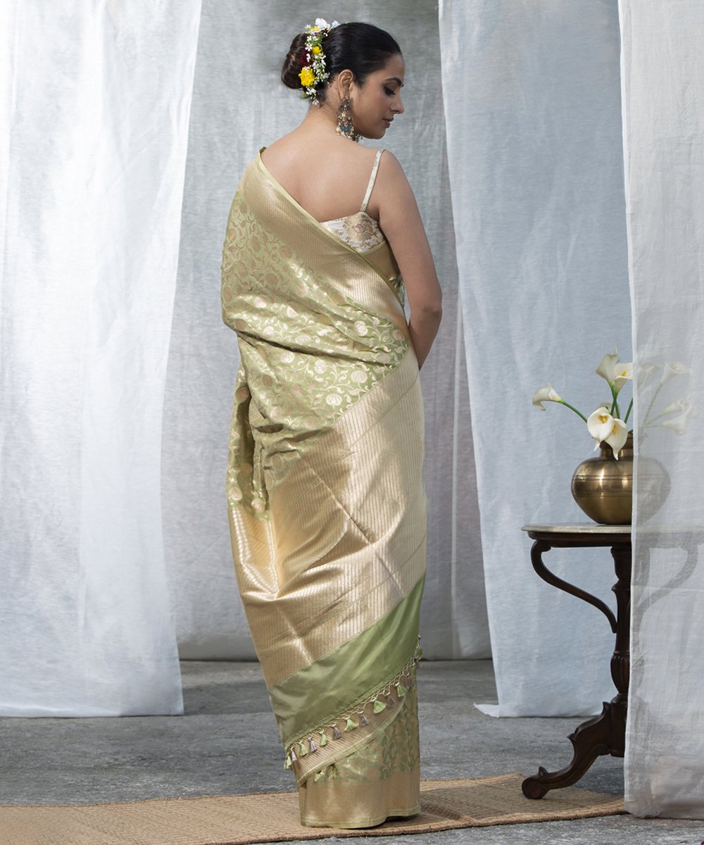 Light_Green_Handloom_Pure_Katan_Silk_Cutwork_Banarasi_Saree_with_Jangla_WeaverStory_03