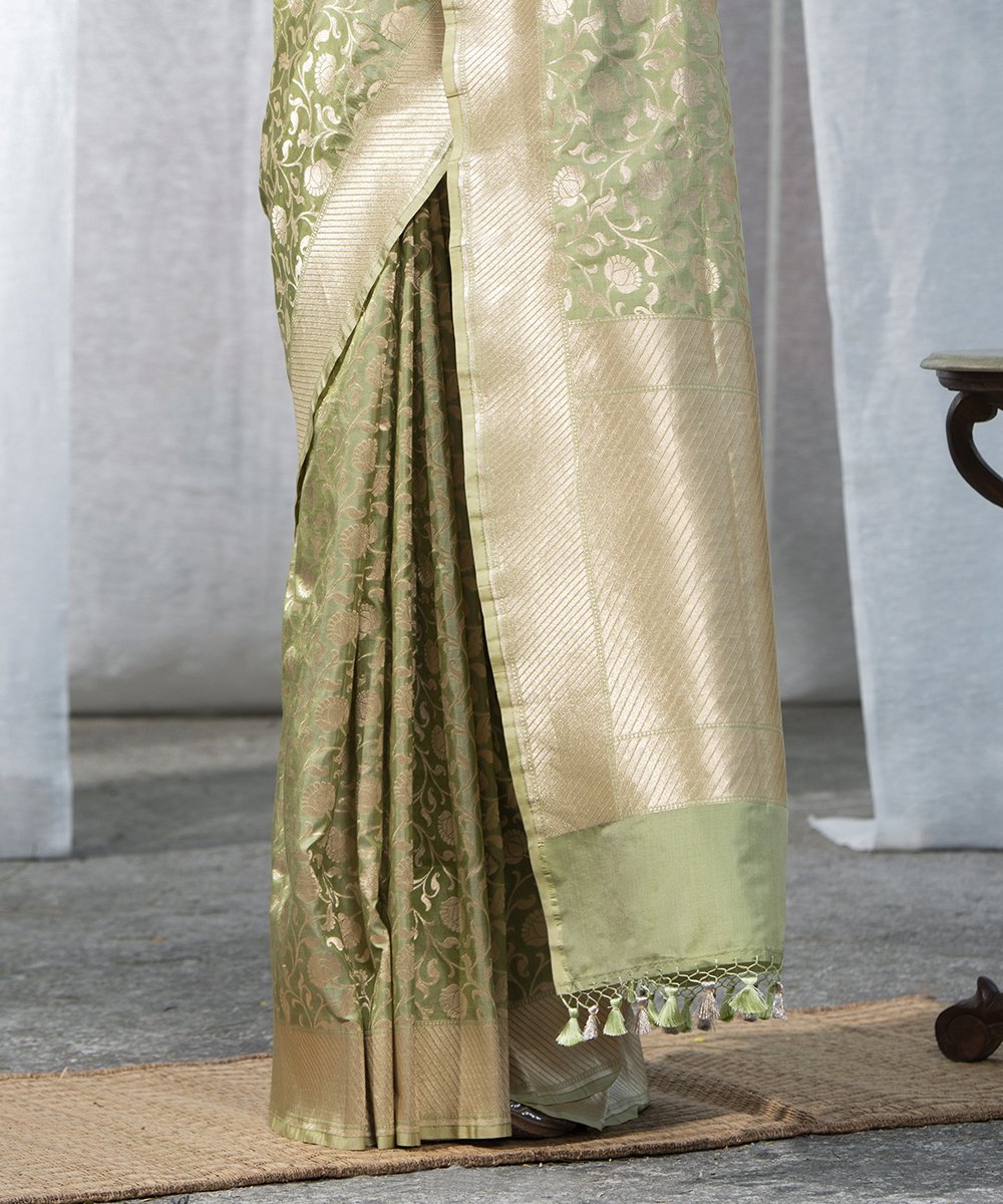 Light_Green_Handloom_Pure_Katan_Silk_Cutwork_Banarasi_Saree_with_Jangla_WeaverStory_04